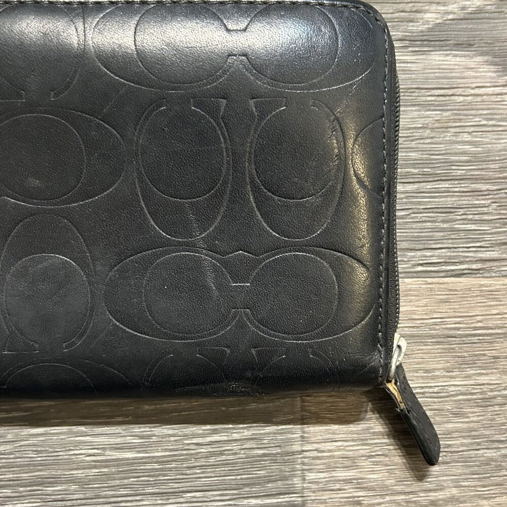Coach Black Embossed Leather Coach Accordion Zip Around Wallet Logo 8 x 4 CE551 - Picture 2 of 16